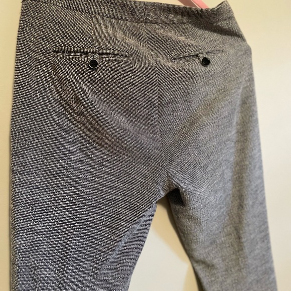 Theory black/white tweed ankle length pants Side pockets and 2 back pockets - Picture 3 of 3